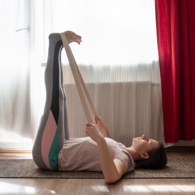 Viparita Karani Yoga y etiramientos que alivian el dolor menstrual